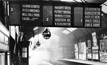 District/Circle Line - St James' Park - Westbound Next Train Indicator c. 1900s (Ref: 031470)