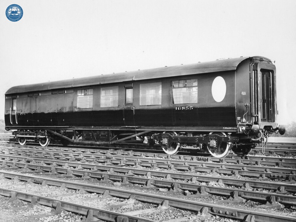 LNER Third Class Corridor Brake (BTK) No 16855