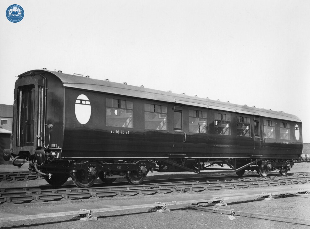 LNER Third Class Corridor Coach (TK) No 1006