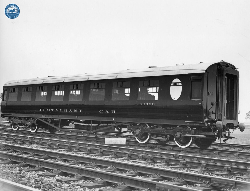 LNER Third Class Restaurant Car (RT) No. E1988