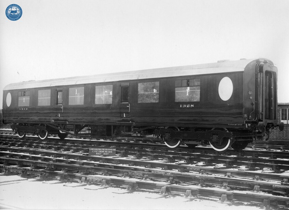 LNER First Class Corridor Coach (FK) No.1328