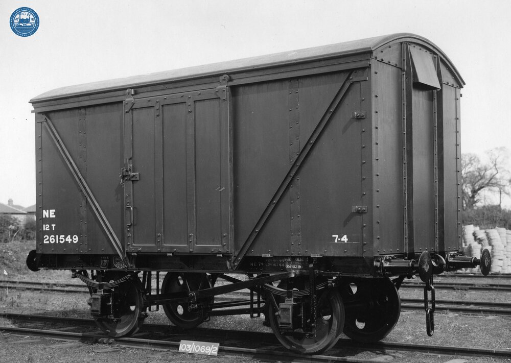 LNER 12-ton van No 261549