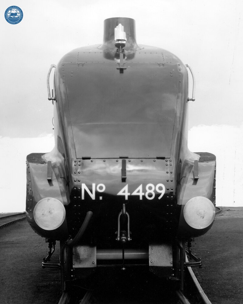 A4 Class  4-6-2 No. 4489 "Dominion of Canada" - Front view 1937 (Ref: 010960)