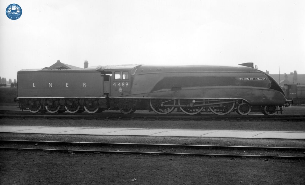 A4 Class 4-6-2 No. 4489 "Dominion of Canada" 1937. (Ref: 010961)