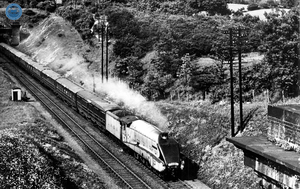 A4 Class 4-6-2 No. 4482 ''Golden Eagle". (Ref: 010962)
