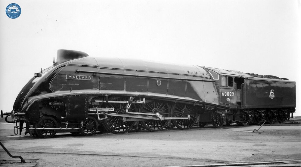 60022 A4 Class 4-6-2 "Mallard". (Ref: 010974)