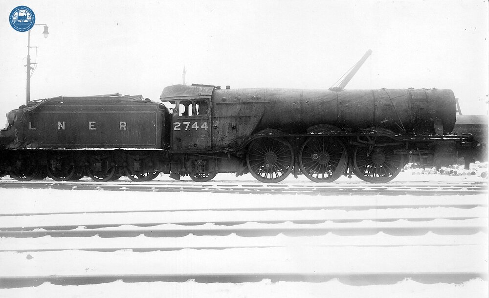 A3 Class 4-6-2 No. 2744 "Grand Parade" after collision at Castlecary 1937 (EGM1 @ 15m 39ch). (Ref: 030932)