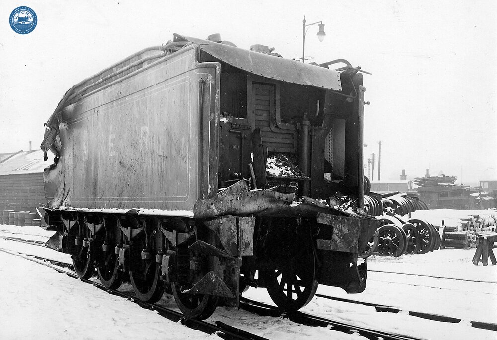 A1 Class 4-6-2 No. 2744 "Grand Parade" tender after collision at Castlecary 1937 (EGM1 @ 15m 39ch) (Ref: 030936)